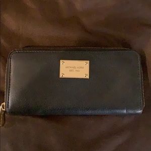Michael Kors zipper wallet - black leather